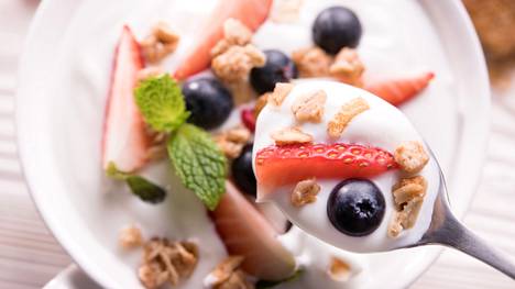 Tuoreen tutkimuksen perusteella suolistobakteerien monipuolisuutta voi helposti lisätä nostamalla ruokalistalle jogurttia ja muita hapatettuja eli fermentoituja ruokia.
