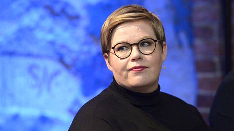 Valtiovarainministeri Annika Saarikko tylyttää kokoomuksen tuloveroale-esitystä.