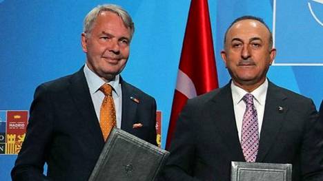 Pekka Haavisto ja Turkin ulkoministeri Mevlut Cavusoglu tapasivat perjantaina Turkissa. Kuva viime kesän Nato-kokouksesta Madridista.