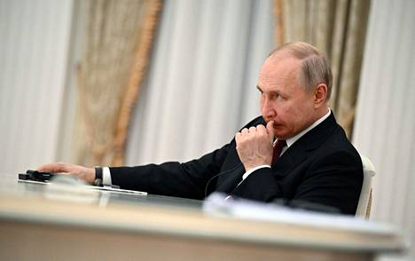 Vladimir Putin kuvattuna Kremlissä 23. toukokuuta.