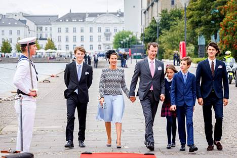 Prinssi Joachim prinsessa Marien ja lastensa Nikolain, Felixin, Henrikin, ja Athenan kanssa.