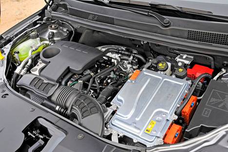 Uusi 1,6-litrainen hybridimoottori ja monitilavaihteisto ovat ennestään tuttuja muun muassa Renault Cliosta ja Capturista.
