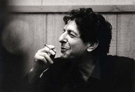 Leonard Cohen esiintyi Helsingin Kulttuuritalolla 1985.