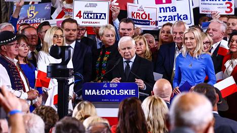 Puolan vaaleista on ennakoitu tasaisia, mutta maata vuodesta 2015 hallinnut Laki ja oikeus näyttää pitävän kiinni suurimman puolueen asemasta.