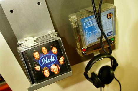Ennen ostopäätöstä levyjä saattoi käydä kuuntelemassa esimerkiksi Stockmannin levyosastolla. Vuonna 2004 ilmestyi ensimmäisen Idols-kauden finalistien levy. 