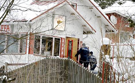 Järjestäytyneeseen rikollisuuteen kohdistuva operaatio moottoripyöräjengi Hells Angels MC:n tiloissa Espoossa 26. helmikuuta 2013.