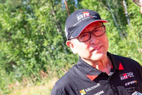 Toyotan pääjohtaja Akio Toyoda, 66, suhtautuu äärimmäisen intohimoisesti autourheiluun.