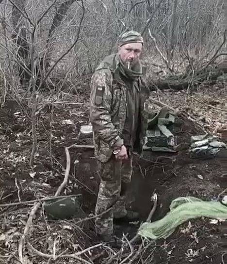 Venäläisten kuvaamalta videolta otetussa kuvassa Oleksandr Matsijevskyi nähdään muutamaa sekuntia ennen kuolemansa.