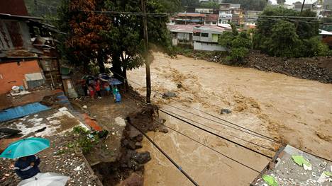 Myrsky on aiheuttanut mutavyöryjä Costa Ricassa.