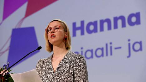 Sosiaali- ja terveysministeri Hanna Sarkkinen.