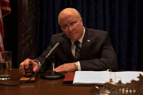 Näytellessään Vice-elokuvassa varapresidentti Dick Cheneytä Christian Bale päätyi hankkimaan painoa muun muassa piirakoita syömällä.