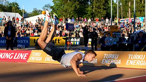 Oliver Helander jysäytti viime kesänä Turun kauniissa kesäillassa hurjan 89,83 metrin laakin, jolla sijoittui kauden maailmantilastossa 5:nneksi.