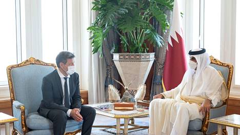 Saksan talousministeri Robert Habeck ja Watarin emiiri Tamim bin Hamad Al Thani tapasivat sunnuntaina Dohassa. 