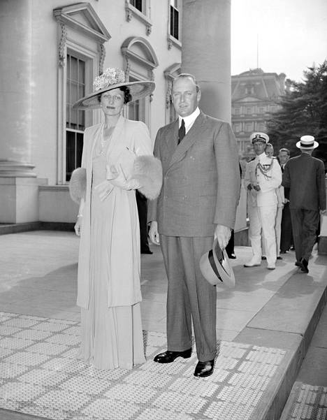 Kruununprinssi Olavi ja kruununprinsessa Märtha vierailivat Rooseveltin presidenttiparin vieraina Valkoisessa talossa kesällä 1939. Vain vuotta myöhemmin Märtha pakeni Norjasta ja Roosevelt järjesti hänelle turvapaikan Washingtonista.