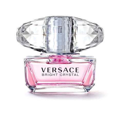 Tuoksu on saanut inspiraationsa Donatella Versacen suosikkikukista: magnoliasta, lootuksesta ja pionista. Tuoksussa yhdistyvät myös granaattiomena ja sitrushedelmät sekä meripihka ja myski. Versace Bright Crystal EdT 50 ml, 77 €.