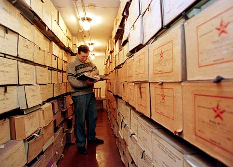 Boris Jeltsinin aikana Venäjän valtiollisia arkistoja avattiin, mutta vain osittain. Putinin aikana ne ovat sulkeutuneet pikku hiljaa uudelleen.