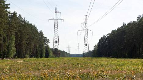 Sähkölinjoja Valko-Venäjän ja Liettuan rajalla. Ukrainalaisten mukaan venäläishakkerit voivat iskeä myös kohteisiin Baltian maissa. 