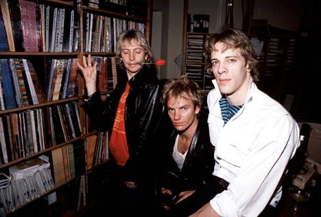 Sting (keskellä) tuli tunnetuksi alun perin rockyhtye The Policen laulajana ja basistina. Elokuussa 1982 Kanadan Torontossa ikuistetussa kuvassa hänen kanssaan kuvassa ovat kitaristi Andy Summers (vas.) ja rumpali Stewart Copeland.