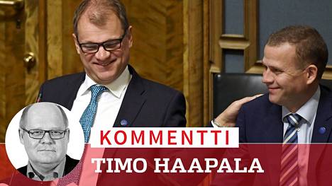 Hyvä poika!Juha Sipilän (kesk, vasemmalla) johtama hallitus saavutti tärkeimmän tavoitteensa, työllisyysasteen noston 72 prosenttiin. Valtiovarainministeri Petteri Orpolla (kok) kuten koko Sipilän kabinetilla on syytä tyytyväisyyteen.