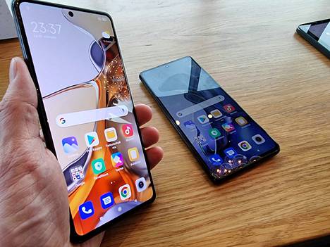 Xiaomi on pudottanut Mi-brändinimen pois puhelimistaan. Ulkoisesti 11T-sarjan puhelimet eivät eroa toisistaan. Vasemmalla perusmalli, oikealla Pro. 