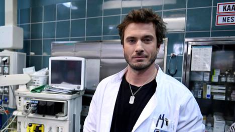Sebastian Rejman näyttelee uutta lääkäriä.