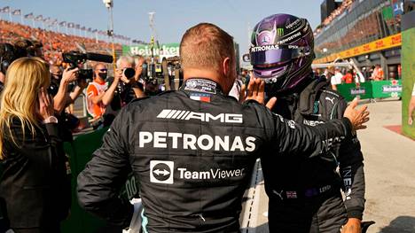 Valtteri Bottas ja Lewis Hamilton Hollannissa. 