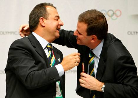 Sergio Cabral ja Eduardo Paes juhlivat vuonna 2009 Rion saatua olympiakisat järjestettäväkseen.