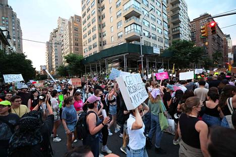 New Yorkissa järjestettiin suuri mielenosoitus korkeimman oikeuden päätöstä vastaan.