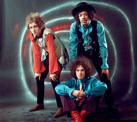 Jimi Hendrixin tunnetuin yhtye oli The Jimi Hendrix Experience. Sen tunnetuimmassa kokoonpanossa soittivat Hendrixin lisäksi rumpuja Mitch Michell (vasemmalla) ja bassoa Noel Redding (alhaalla).
