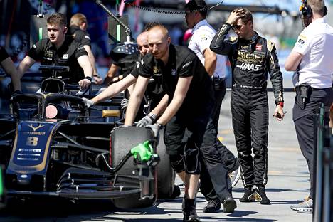 Grosjean oli pettynyt kuljettaja Australian kisan jälkeen. Tallipäällikkö Steiner pyysi sittemmin suojatiltaan tapahtunutta anteeksi.