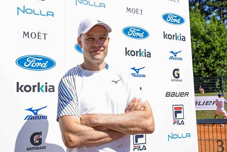Jarkko Ruutu pelasi lauantaina tennistä Bermuda-hyväntekeväisyysturnauksessa.
