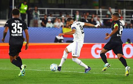 Karim Benzema tälläsi Real Madridin illan toisen maalin. 