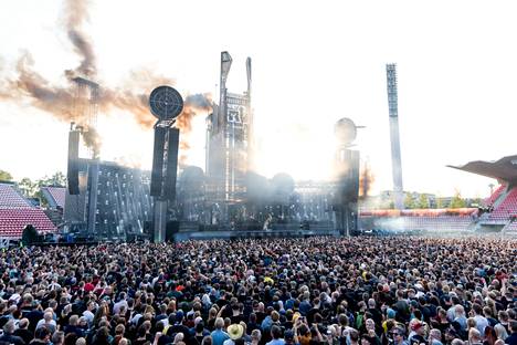Rammstein esiintymässä Tampereella vuonna 2019.