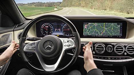 S-sarjan Mercedes-Benzissä on yli 200 anturia ja kilometrikaupalla erilaisia johtoja.