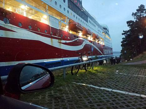 Viking Grace tärähti kiinni Johnnyn omistamaan rantaan – ”Melkein pystyy  rannasta koskemaan” - Kotimaa - Ilta-Sanomat