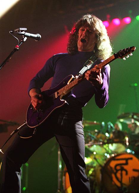 Eddie Van Halen esiintyi Helsingin jäähallissa 1998.