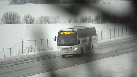 Linja-auton kuljettajien lakko uhkaa pysäyttää myös kaukoliikenteen bussit.