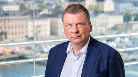 EK:n johtaja Ilkka Oksala uskoo, että merkittävillä toimilla työvoimaa saataisiin vapautettua huomattavissa määrin tulo- ja työttömyysloukuista.