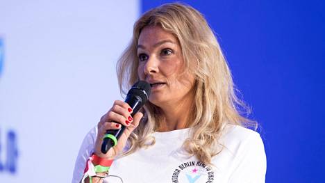 Ex-uimari Franziska van Almsick haluaa nostaa naisurheilun arvostusta.