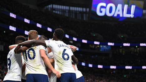 Tottenham juhli kolmea maalia kotiottelussaan Norwichia vastaan.