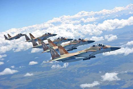 Israelin ilmavoimien 69. laivueen kalustona on F-15I Ra’am  -monitoimihävittäjä. Kuvassa laivueen koneita lennolla lokakuussa 2017.