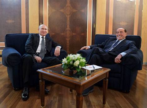 Italian entinen pääministeri Silvio Berlusconi ja Venäjän presidentti Vladimir Putin ovat erinomaisia ystäviä.
