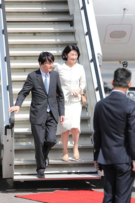 Japanin kruununprinssipari saapui Helsinki-Vantaan lentoasemalle.