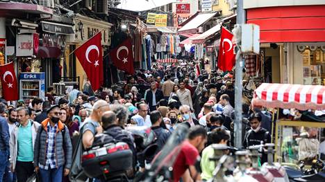 Istanbulissa saa varautua valtaviin ihmismassoihin ja koviin ruuhkiin.