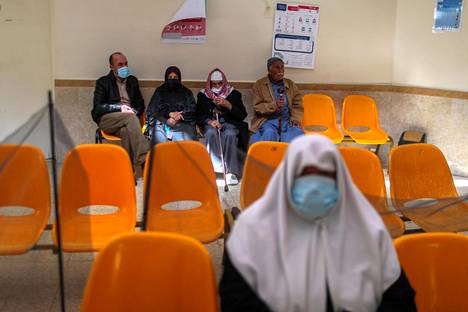 Palestiinalaiset odottivat rokotusvuoroaan Gazassa maaliskuun puolivälissä.