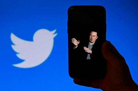 Twitter-maailma jännittää, millä otteilla Elon Musk ryhtyy muovaamaan merkittävää viestintäalustaa.