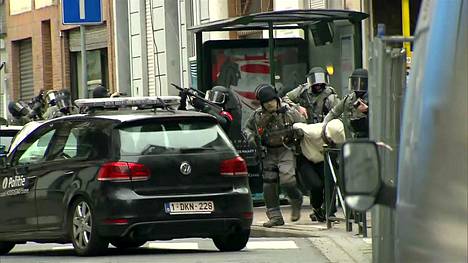 Belgian poliisi nappasi Pariisin terrori-iskuista epäillyn Salah Abdeslamin Brysselin Molenbeekissa viime perjantaina.