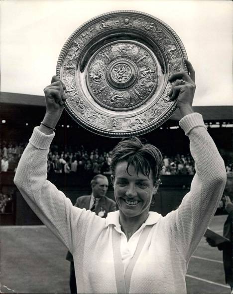 Court päihitti Jean-Kingin Wimbledonin finaalissa 1970 kahdessa erässä.