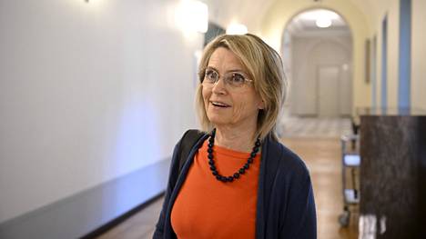 Päivi Räsänen (kd) kertoo olleensa melkein 30 vuotta eduskunnassa, eikä hän ole koskaan äänestänyt eri tavalla valiokunnassa ja istuntosalissa.