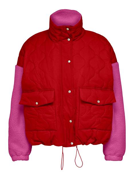 Pinkin ja punaisen yhdistelmä on lyömätön. Kevyt tikkaus ja fleece-hihat lämmittävät 34,99 €, Only.